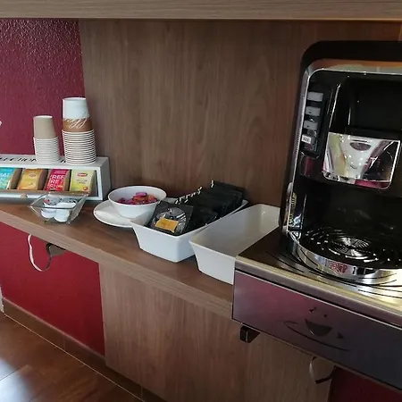 Campanile Caen Est - מלון מונדוויל