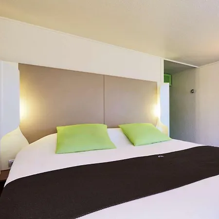 Campanile Caen Est - מלון