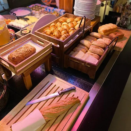 מלון Campanile Caen Est - 3*