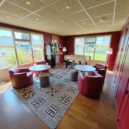 Campanile Caen Est - מלון