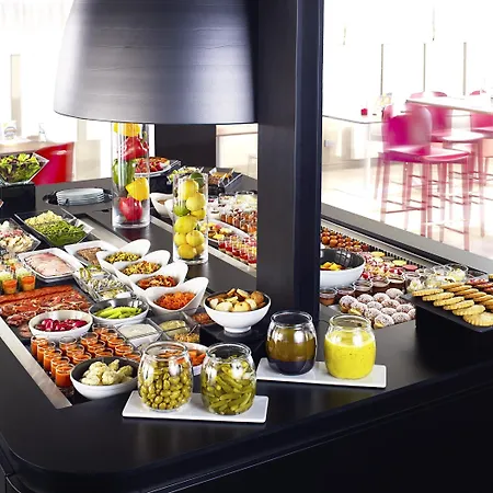 Campanile Caen Est - 3* Мондвиль