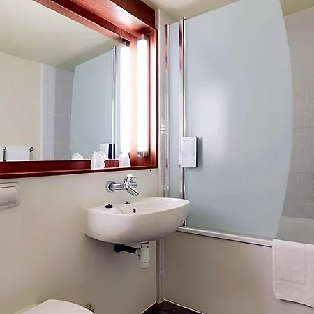 Campanile Caen Est - 호텔 3*