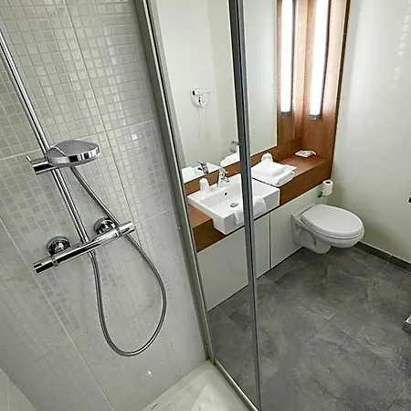 호텔 Campanile Caen Est - 3*