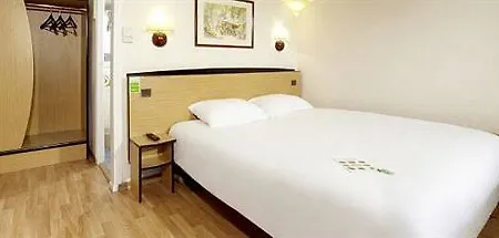 Campanile Caen Est -