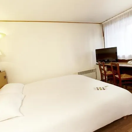 호텔 Campanile Caen Est - 3*