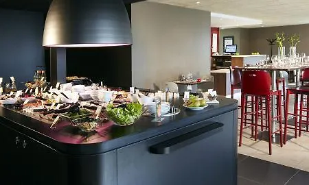 Campanile Caen Est - Hotel
