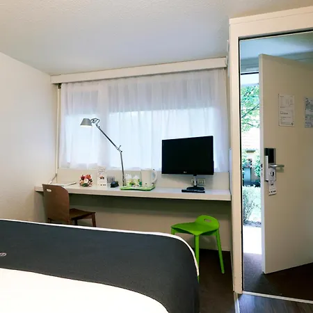 Campanile Caen Est - 3* 몽테빌레