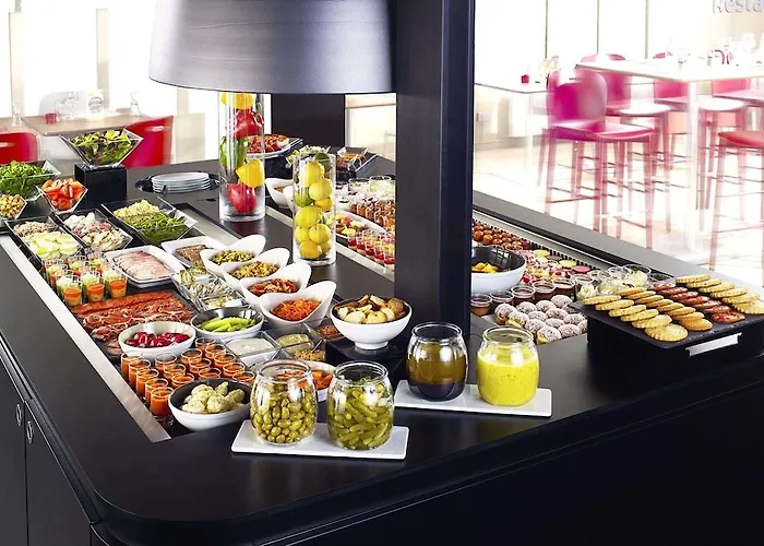 Campanile Caen Est - Hotel