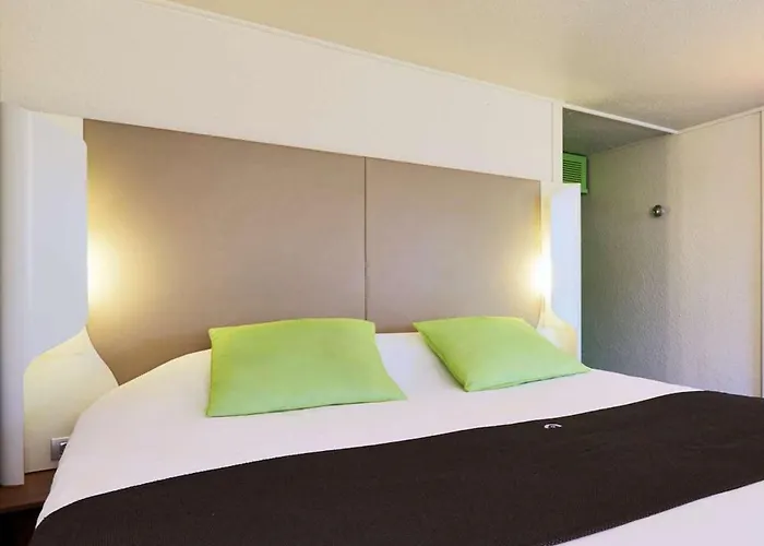 Campanile Caen Est - Hotel