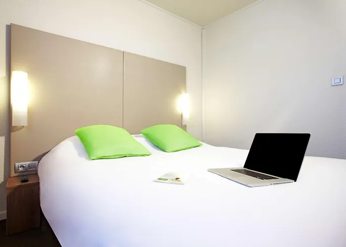 Campanile Caen Est - Hotel