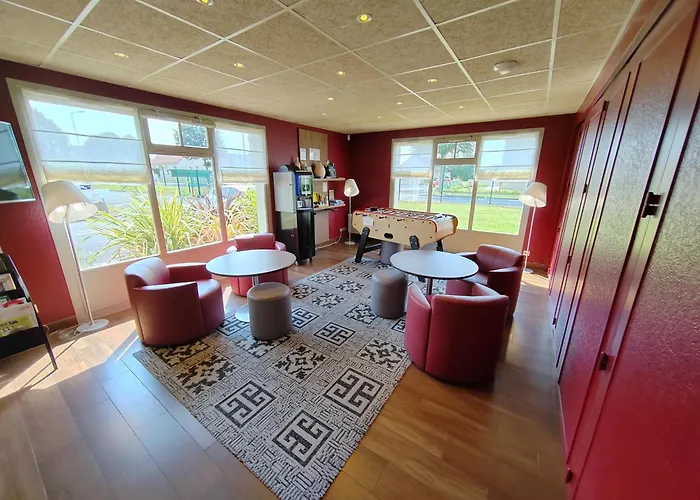 Campanile Caen Est - Hotel