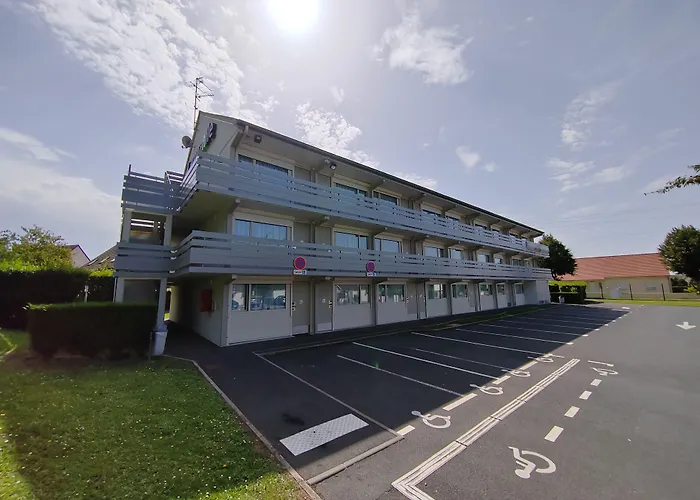 Campanile Caen Est - Hotel 3*