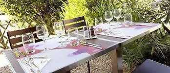 Campanile Caen Est - Hotel